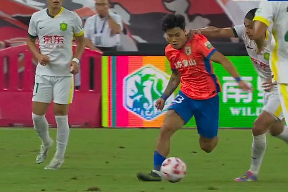 中超一夜变天：前3集体输球！国安海港申花惨败，成都占据榜首